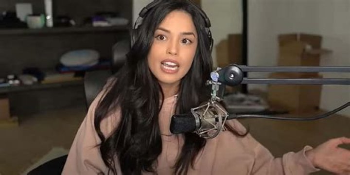 Did Valkyrae quit?