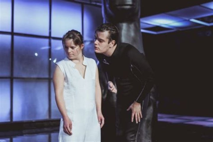 Die Räuber – Jacob Höhne eröffnet seine Intendanz am integrativen Berliner Theater RambaZamba mit einem kraftvollen Schiller
