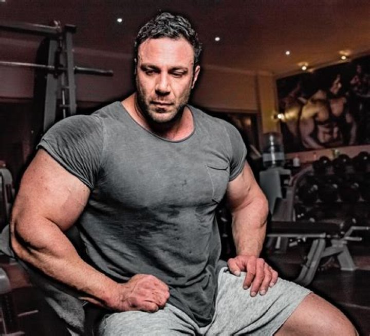 Does Noel Deyzel Compete