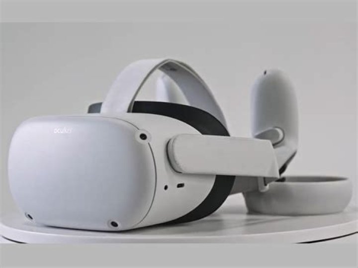 Does Oculus Quest 2 come in multiple colors?