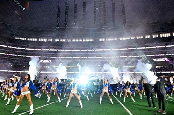 Dolly Parton rocks out in NFL halftime performance