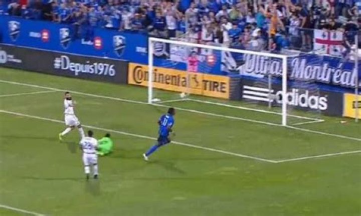 Drogba nets hat-trick as Chelsea smash six goals past West Brom