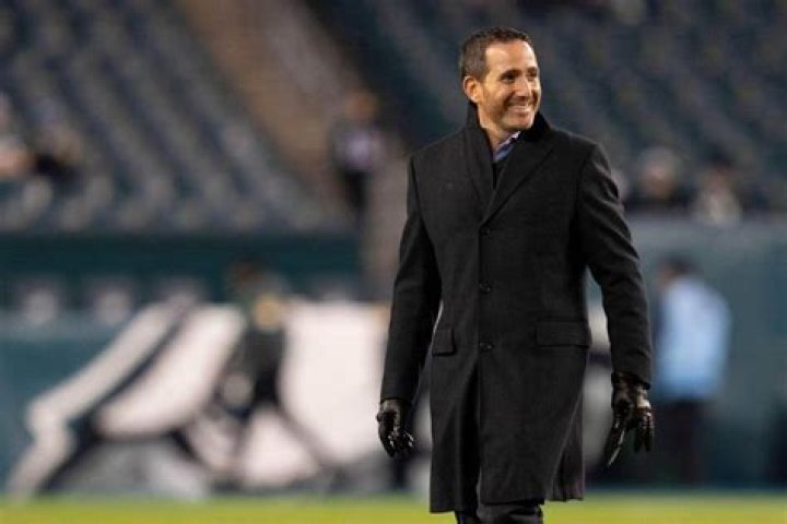 Eagles, GM Howie Roseman agree to 3-year contract extension: Source