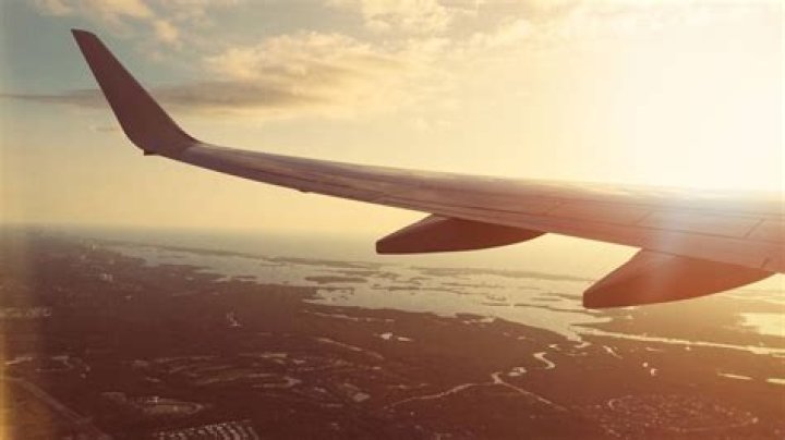 ¿Es 'avión' un acrónimo? Verdades y mentiras del origen de esta palabra