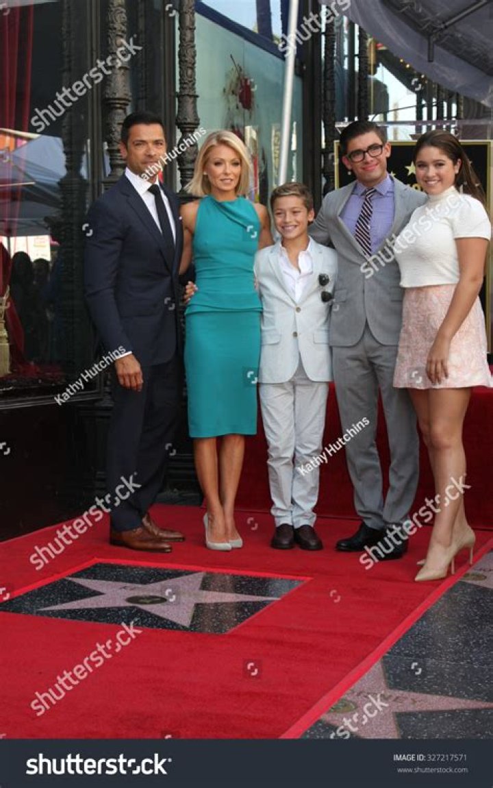 Exploring Michael Joseph Consuelos' Girlfriend: A Deep Dive Into Their Relationship
