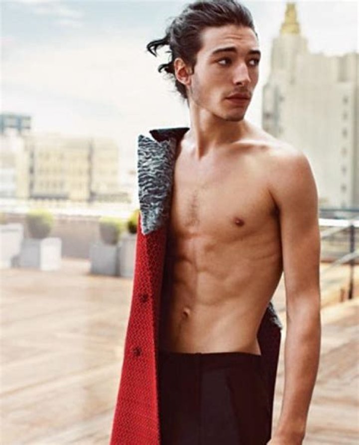 Ezra Miller Height, Age, Girlfriend, Family, Biography, Heritage & More