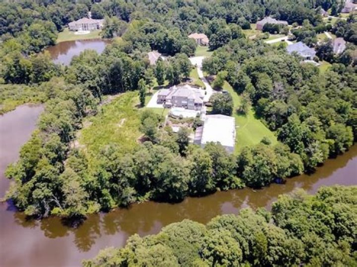 Former DeKalb home of R. Kelly, Jamie Foxx, Terrell Owens