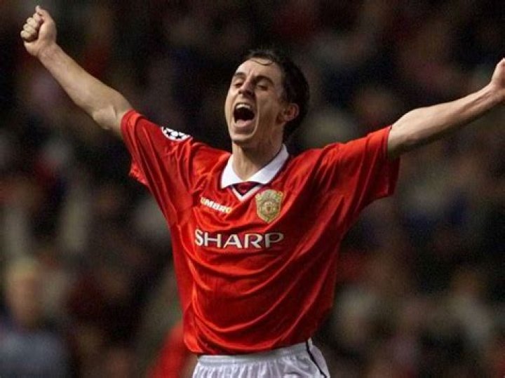 Gary Neville Height Weight Body Stats