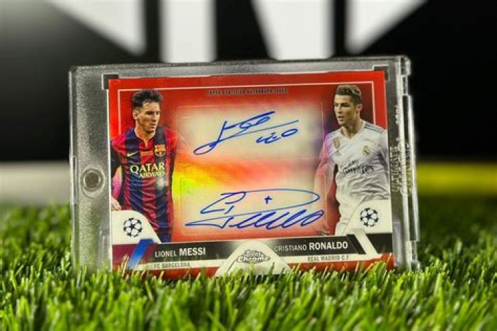 Getting a card signed by Messi and Cristiano Ronaldo valued at 150,000 euros... in a pack worth 20!