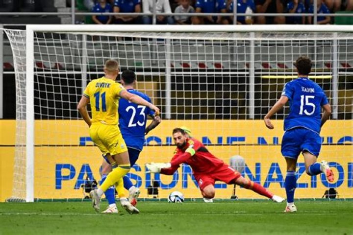 Gianluigi Donnarumma’s ‘broad shoulders’ help him handle Italy scrutiny