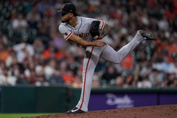 Giants settle their catching situation, regain poise in shutout win over Astros