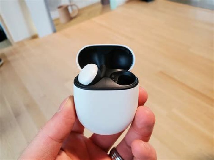 Google Pixel Buds hands-on: True wireless earbuds with ambition