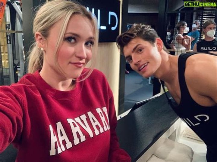 Gregg Sulkin Wiki, Biography, Age, Girlfriend, and more.