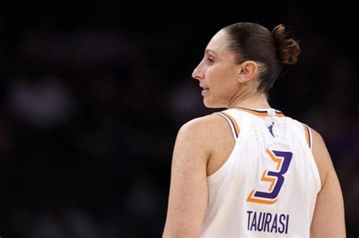 Griner, Taurasi Dap Up Clark 🤝