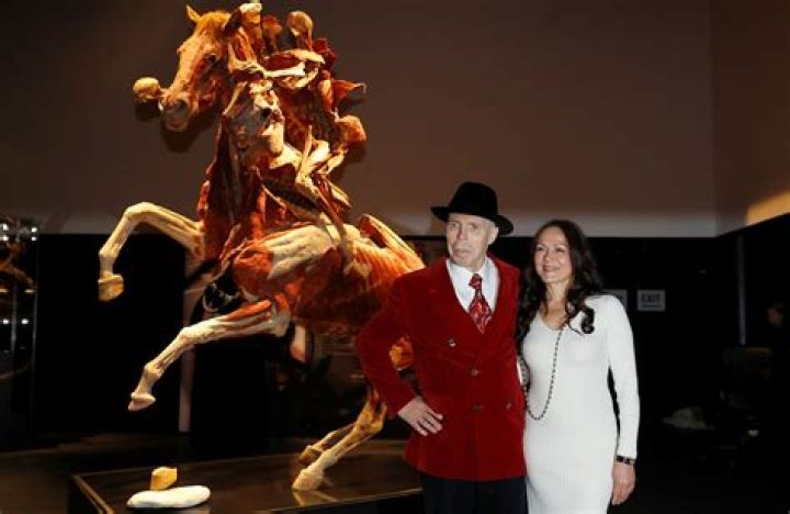 Gunther Von Hagens Verstorben, Alter, Vermögen, Partnerin