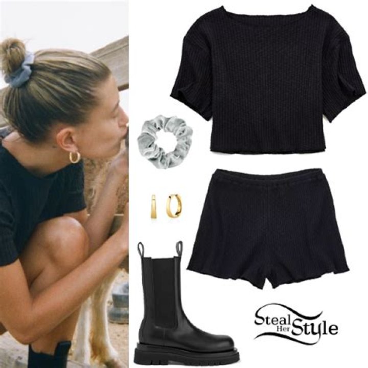 Hailey Baldwin: Road Trip Outfits