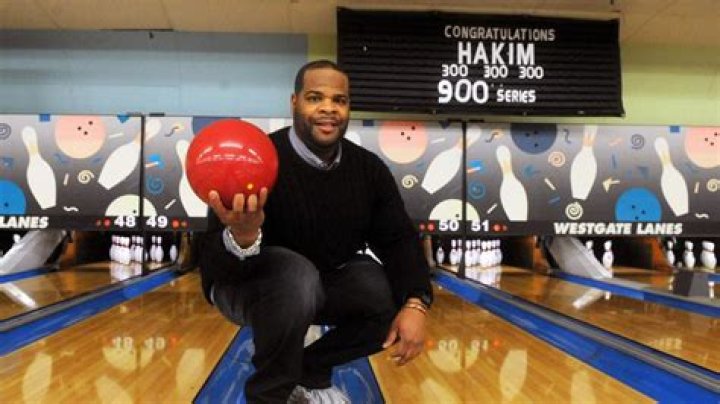 Has anyone ever bowled a 900 series?