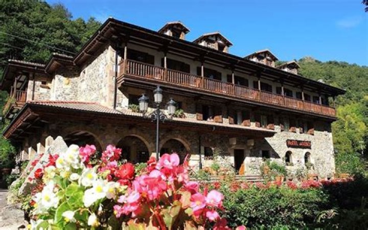 Hotel del Oso Review, Cantabria, Spain