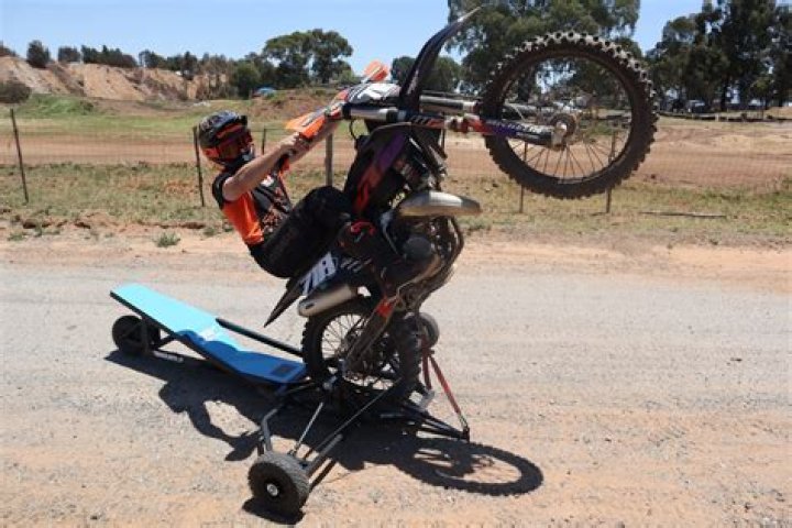 How do you do a wheelie on pro street?