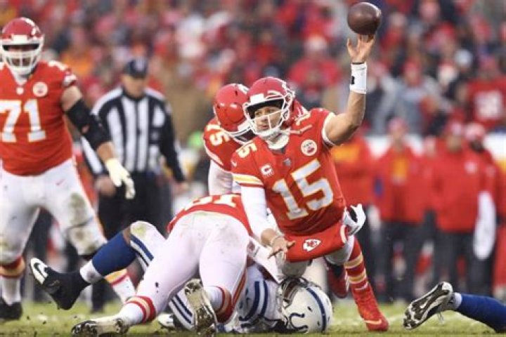 How growing up in baseball groomed Patrick Mahomes for football stardom