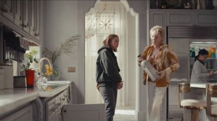 	How ‘Hacks’ Production Designer Created Deborah Vance’s Epic Mansion	