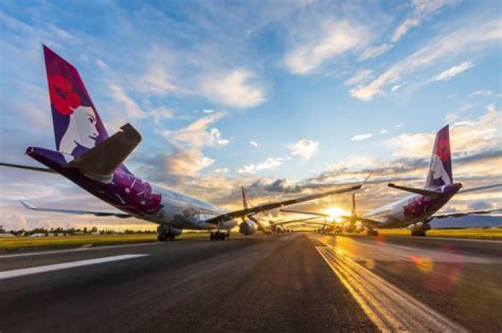 How long is the flight to Hawaii from Seattle?