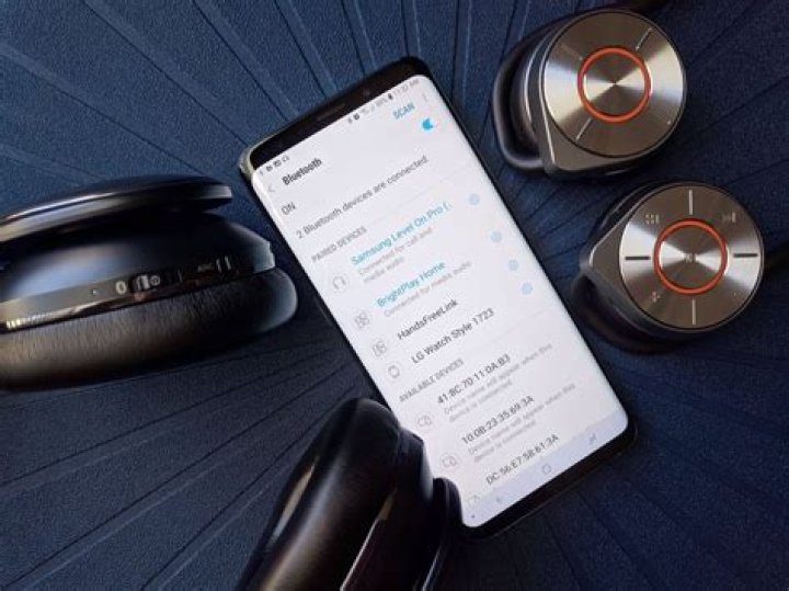How to use a Samsung Galaxy S9 with two Bluetooth devices at a time