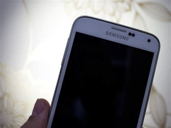 How to use the Samsung Galaxy S5 as a flashlight