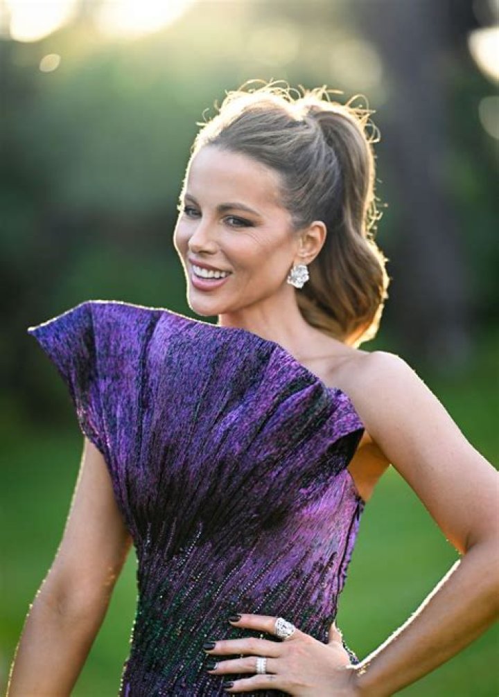 How to Wear Color Like Kate Beckinsale