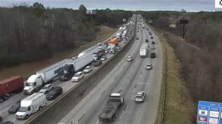 I 285 traffic Cobb County lanes closed fixing pothole