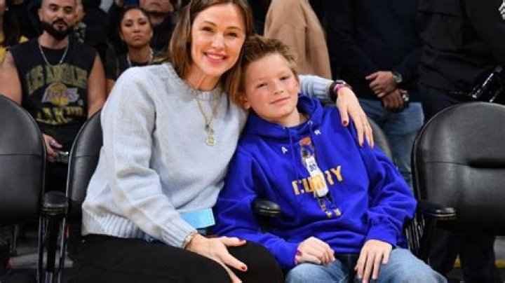 I Tried Jennifer Garner’s Go-To Foundation and Loved It