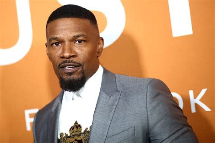 Jamie Foxx 'celebrating summer,' waves from boat in first public scenes since hospitalization
