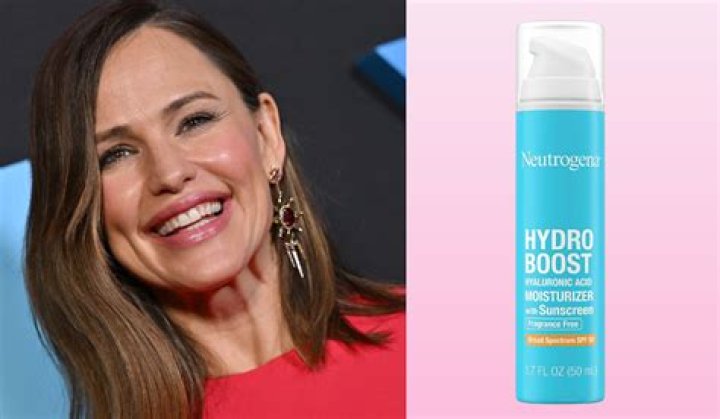 Jennifer Garner Uses Neutrogena Hydro Boost on Wrinkles
