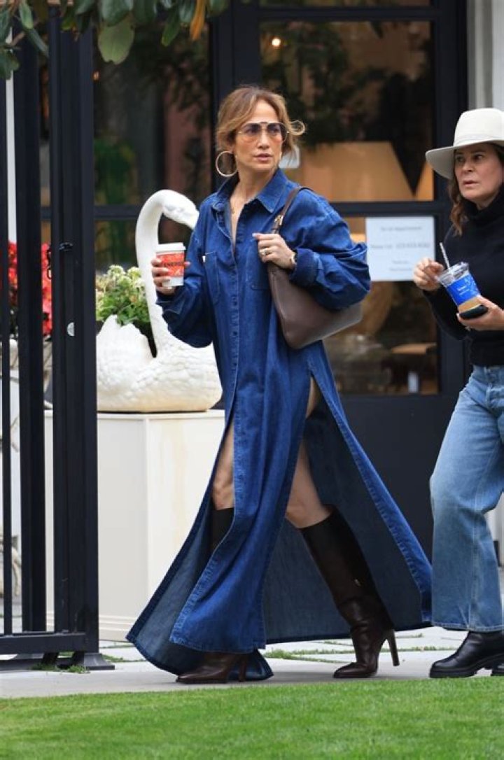 Jennifer Lopez Wore My Favorite Comfy Winter Staple