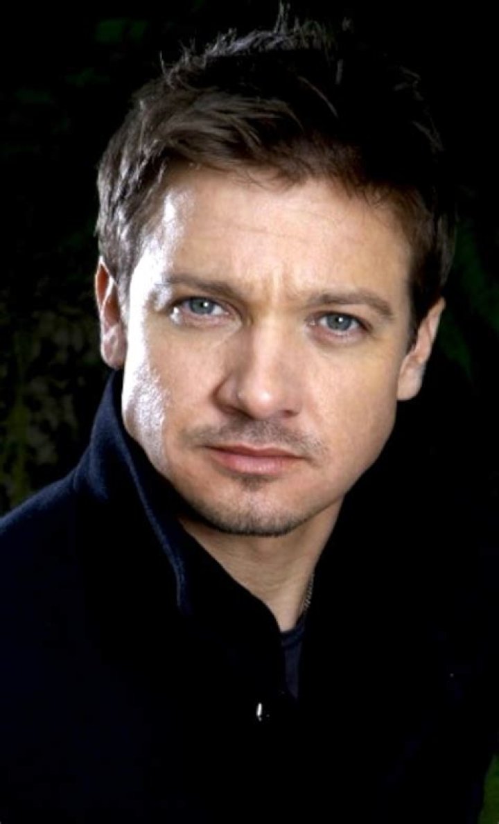 Jeremy Renner Biography