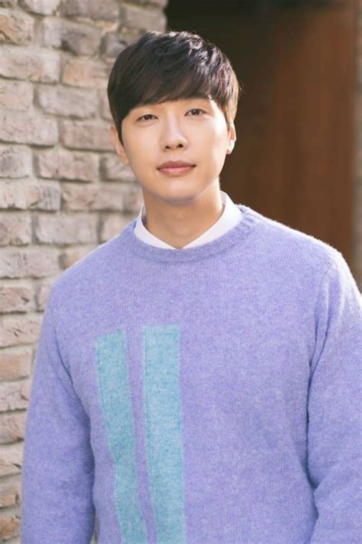Ji Hyun Woo : page 2