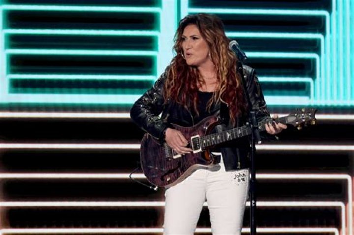 Jo Dee Messina’s Personality-Laden Hit, “That’s the Way”
