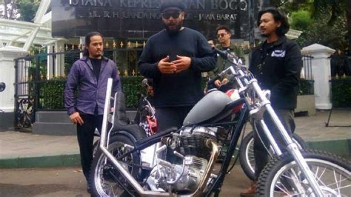 Jokowi Buys Elders Garage`s Customized Chopper  