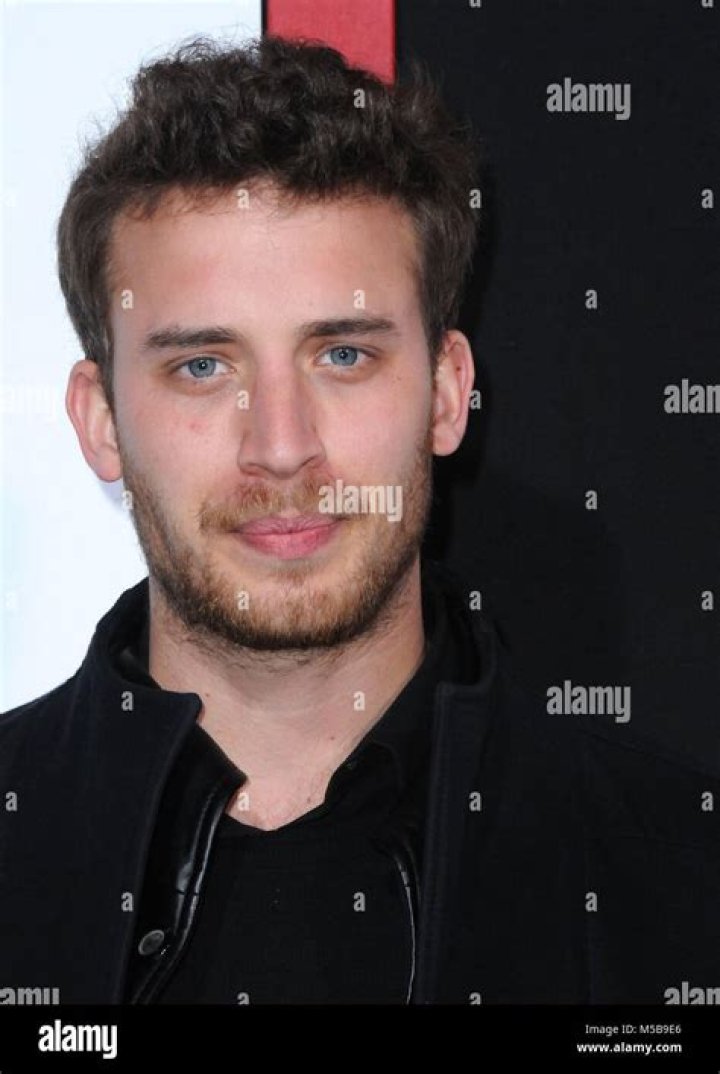 Jonas Bloquet (Actor) Biography, Age, Height, Family, Wiki & More