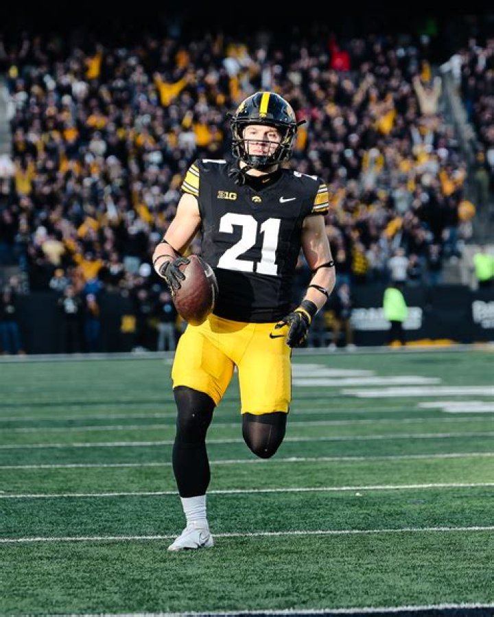 Kaden Wetjen's Football Recruiting Profile