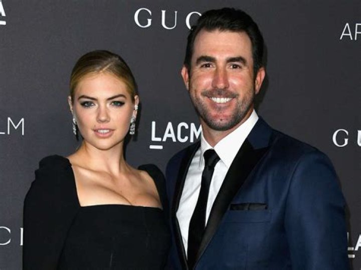 Kate Upton Wants Robert Pattinson As Her Boyfriend