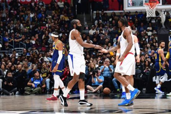 Kawhi and the Clippers are rolling + breaking down the petty Pacers-Bucks game-ball beef