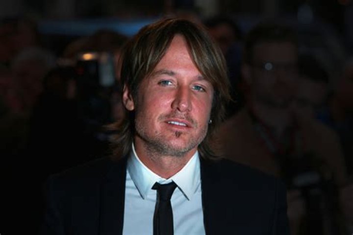Keith Urban Helps Eulogize His Father During Funeral