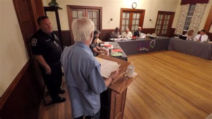 Lawsuit shows police not required to help dying suspects