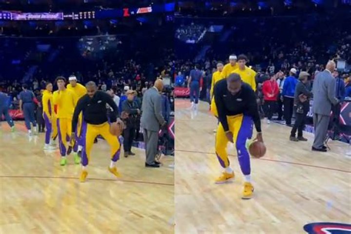 LeBron James imitates Stephen Curry 