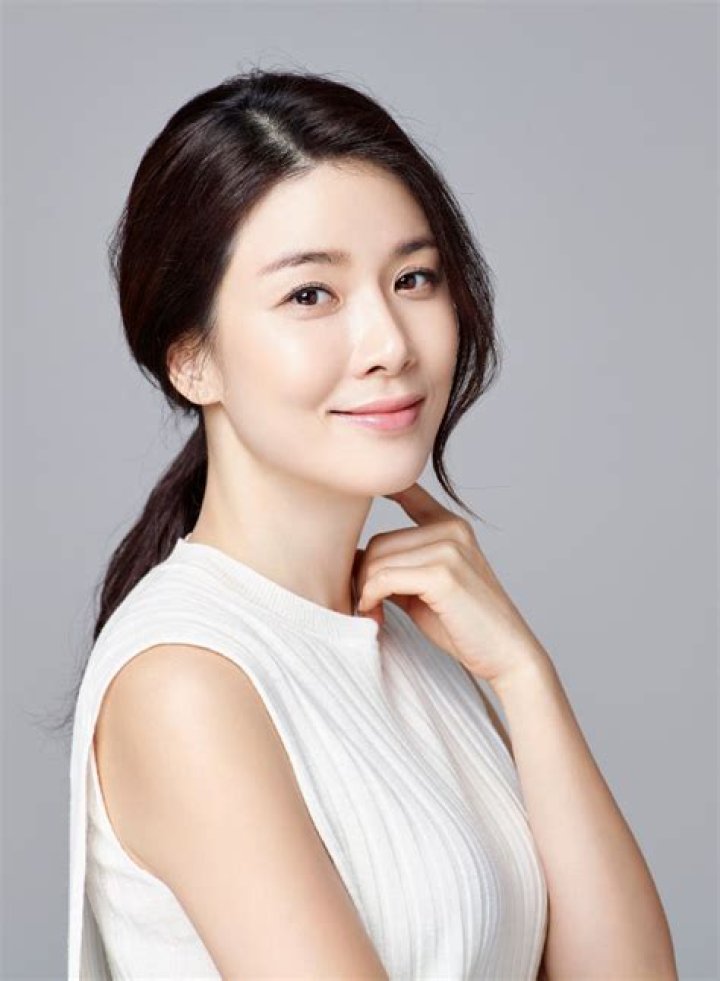 Lee Bo Young : page 6