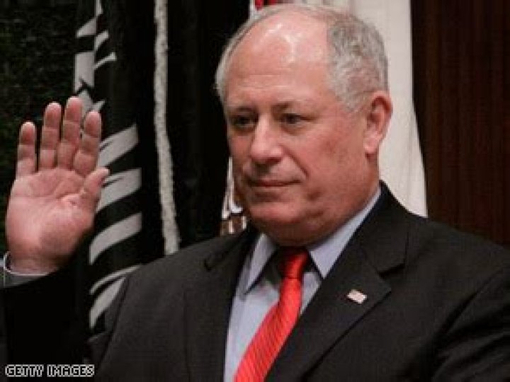 Lieutenant governor replaces Blagojevich - CNN.com