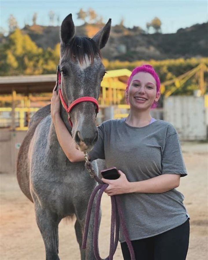 Lily Lou Height, Age, Net Worth, Boyfriend, Bio, Clothing