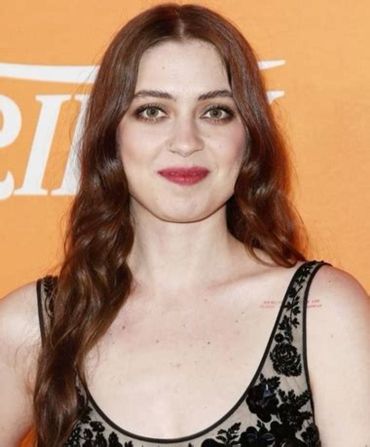 Lizzy McAlpine- Height, Weight, Bra Size, Hair, Eye Color