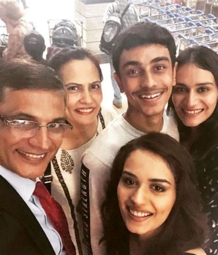 Manushi Chhillar Biography, Wiki, Age, Height, Family